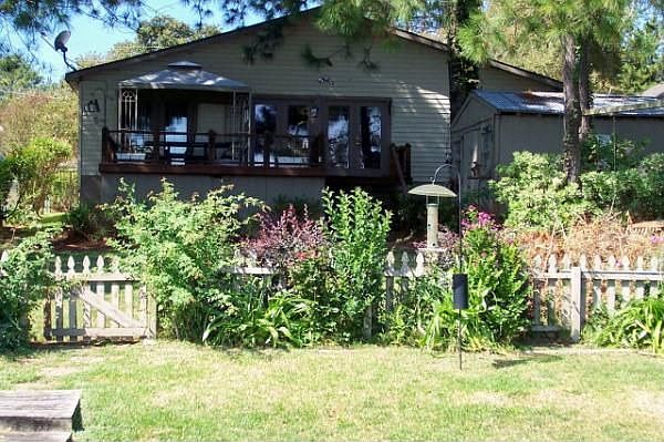 1st image of 152 Memorial Dr