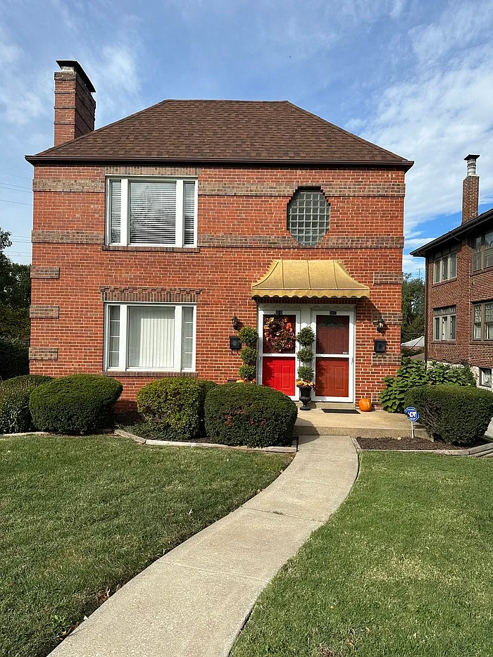 2 bed, 1.0 bath, 1377 sqft, $1,650 — Photo 1