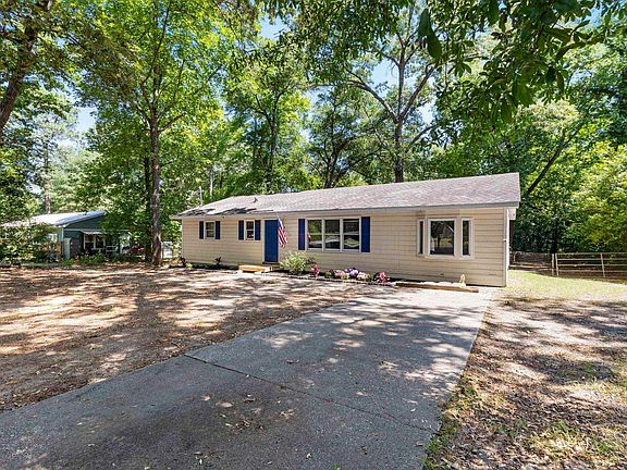 2nd image of 826 Oak Ridge Dr