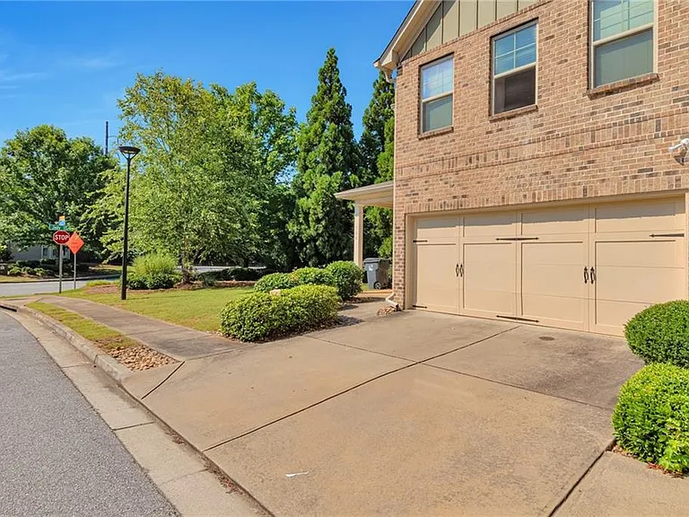 566 Jody Pl — Photo 5