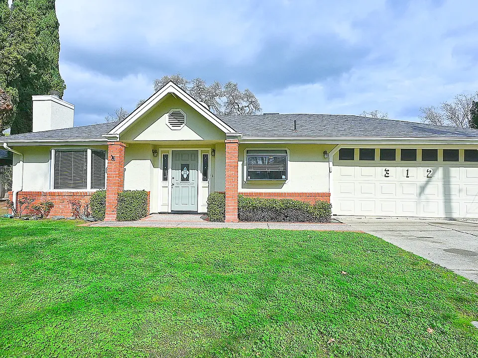 312 Gloria Dr