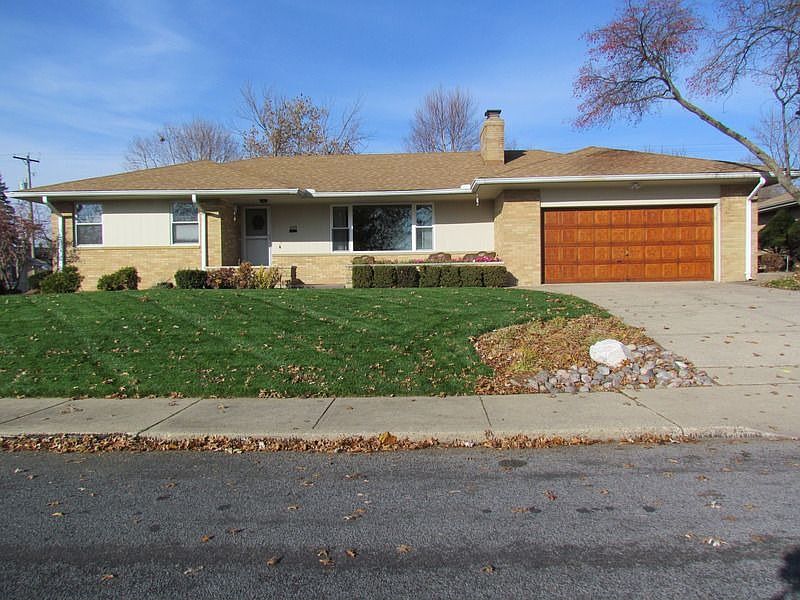 1st image of 609 W Crestwood Dr