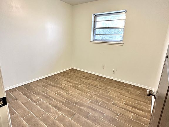 3rd image of 4325 E Fairview Dr