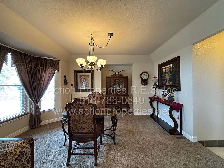 4726 Abbey Hl — Photo 8