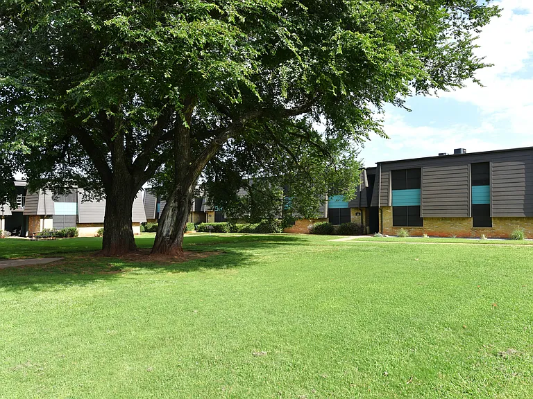 Raintree Meadows Apartments — Photo 4