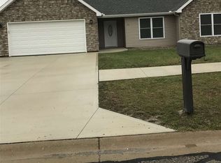 11 Hunting Trail Ave, Quincy, MI 49082