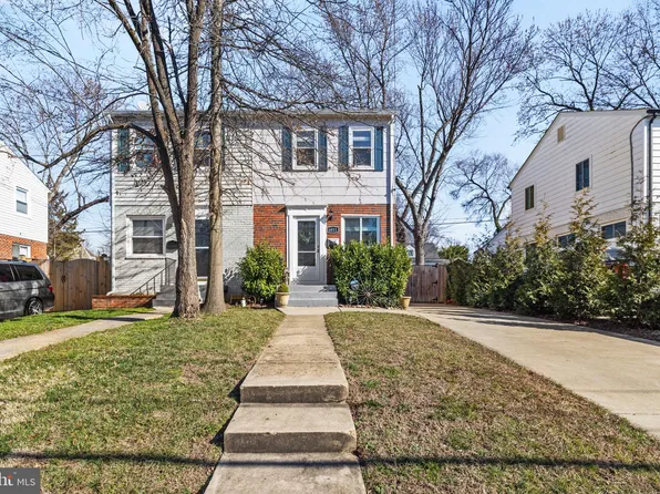 6811 Radcliffe Dr, Alexandria, VA 22307
