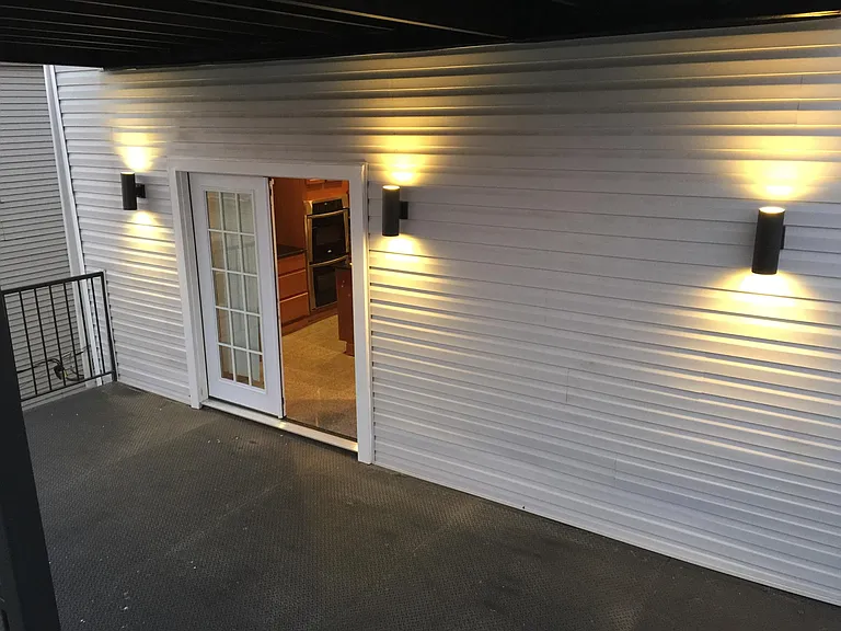 2035 N Avers Ave #2 — Photo 3