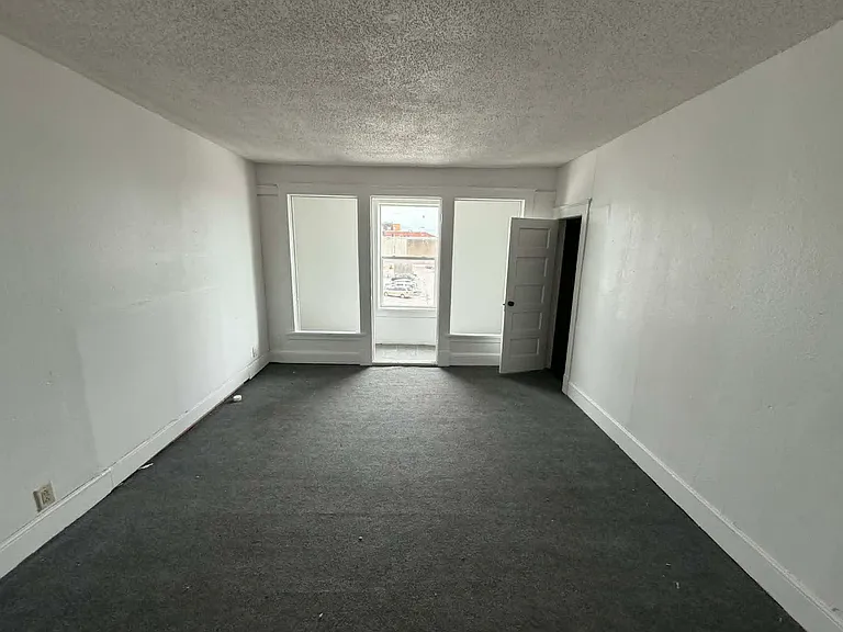 111 W State St #7 — Photo 3