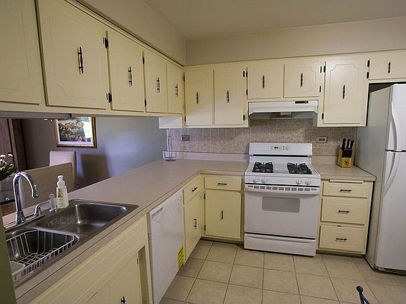 Kitchen includes app.