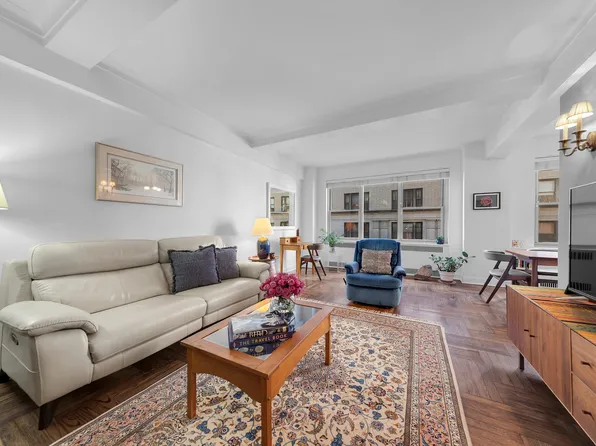 1150 Park Avenue image 1 of 7