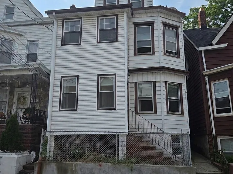 243 N 4th St #1 — Photo 2