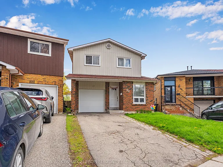 32 Lady Stewart Blvd — Photo 2