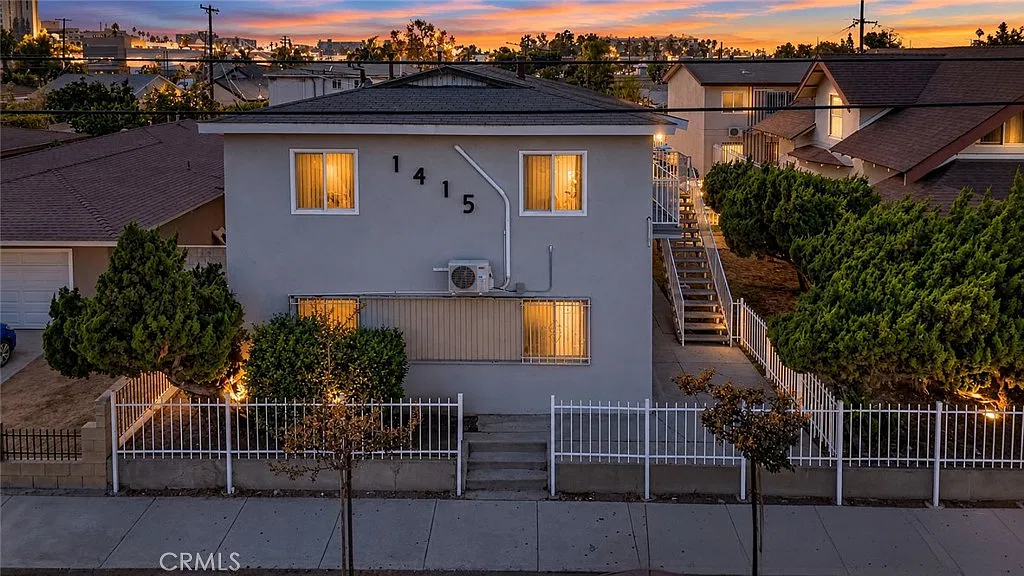 2 bed, 650 sqft, $1,900 — Photo 1