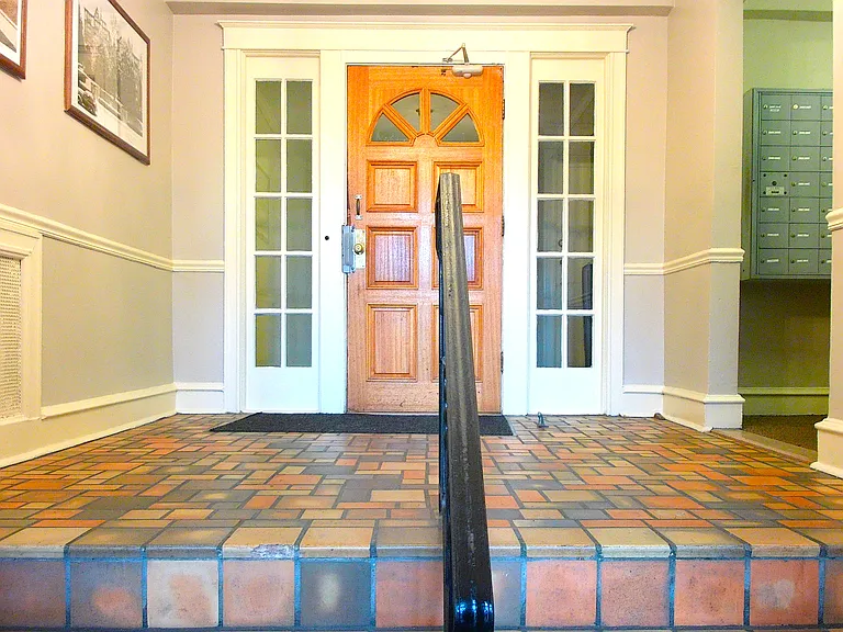 Park Spring Manor — Photo 4