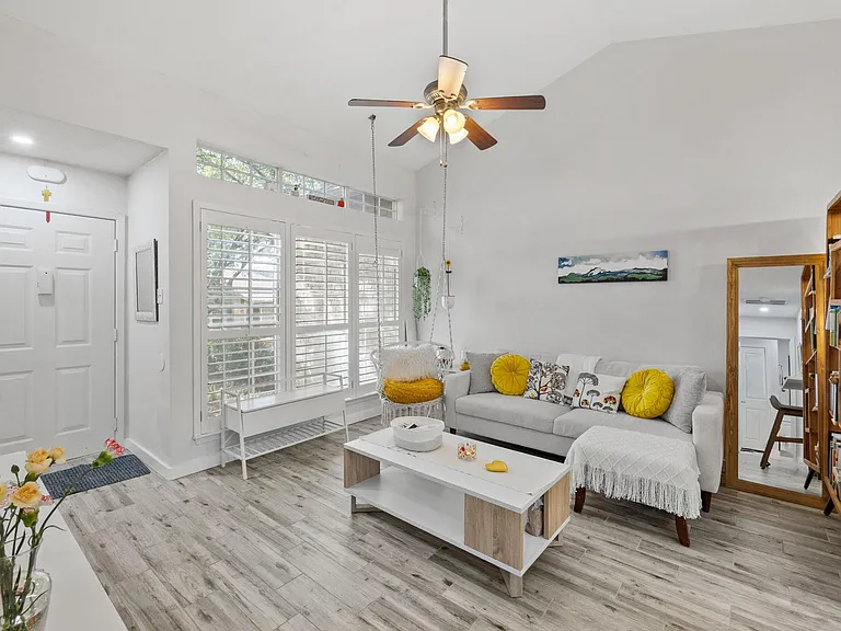 1015 E Yager Ln #115 — Photo 5
