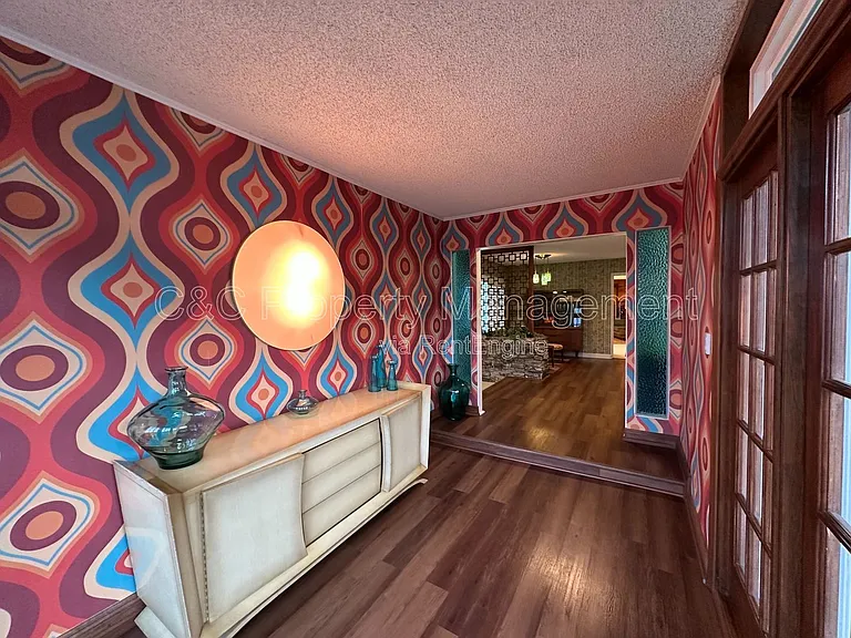 425 Edgerton Dr — Photo 4