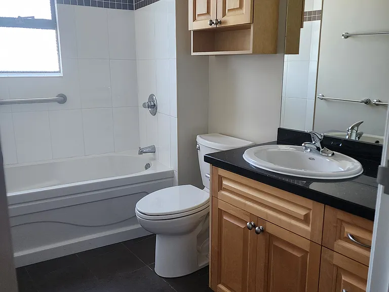 2180 Argyle Ave #302 — Photo 3