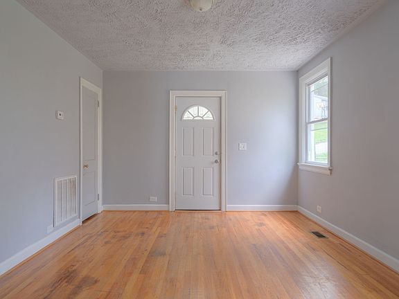 3rd image of 122 Monroe St #A