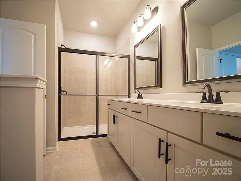 1139 Doveridge St — Photo 5