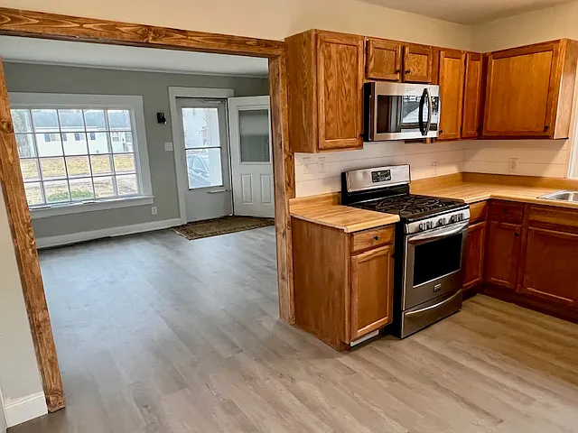 1429 Bensch Dr — Photo 2