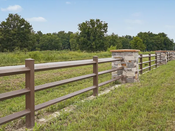 E 211th St S, Mounds, OK 74047