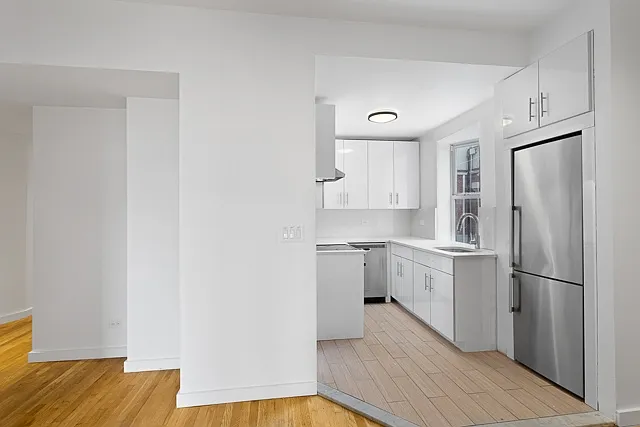 Building Photo - 244 E Houston St #5A