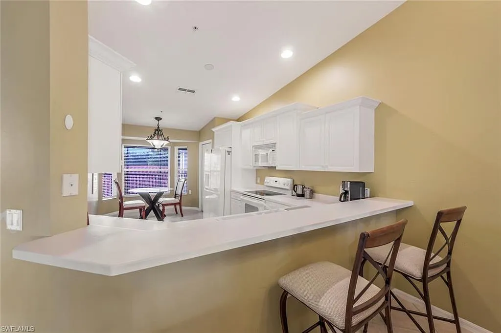 2 bed, 2.0 bath, 1661 sqft, $5,500 — Photo 2