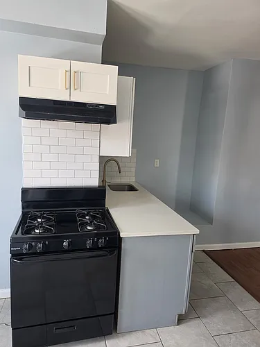 300-301 Lyons Ave #7 Photo 1