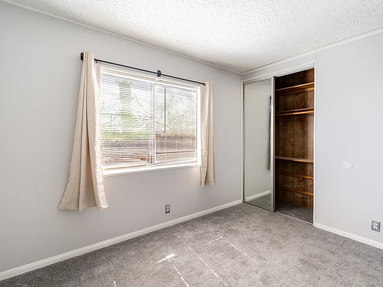 72476 Sunnyvale Dr — Photo 49