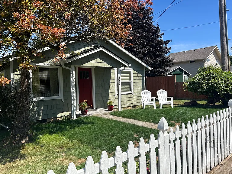 Bigelow Ave NE — Photo 1