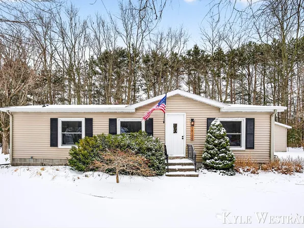 14128 Luckett Ln, Grand Haven, MI 49417