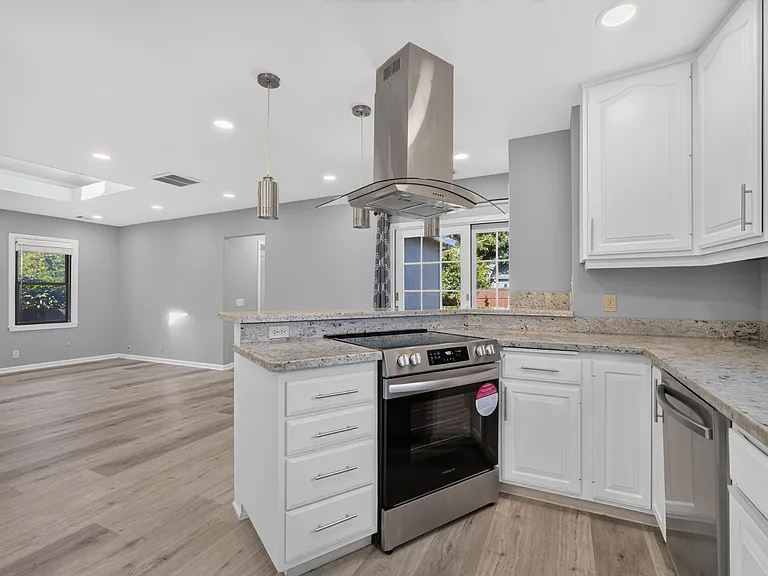 530 Irving Ave — Photo 9