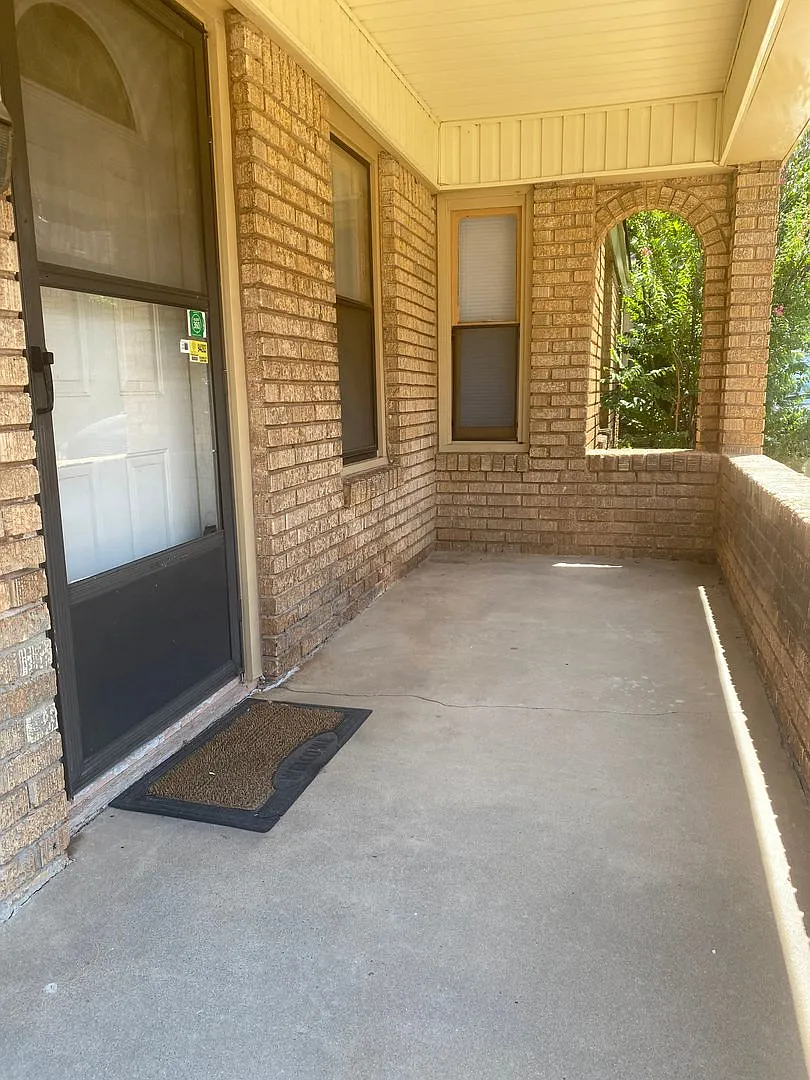 2 bed 1 bath for lease near downtown — Photo 1