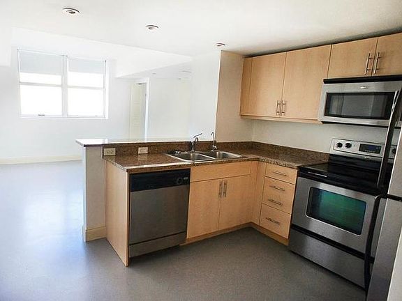 4th image of 111 E Flagler St APT 701