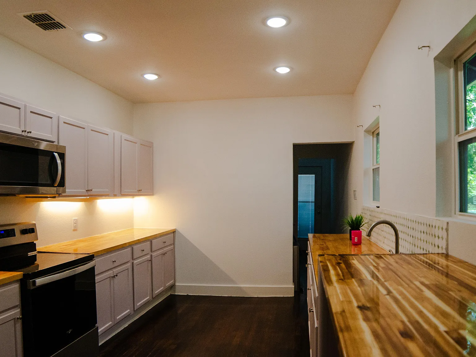 4 bed, 3.5 bath, 1836 sqft, $754 — Photo 4