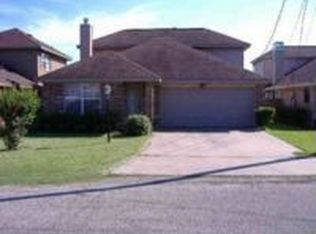 3931 Suncrest Dr, Groves, TX 77619