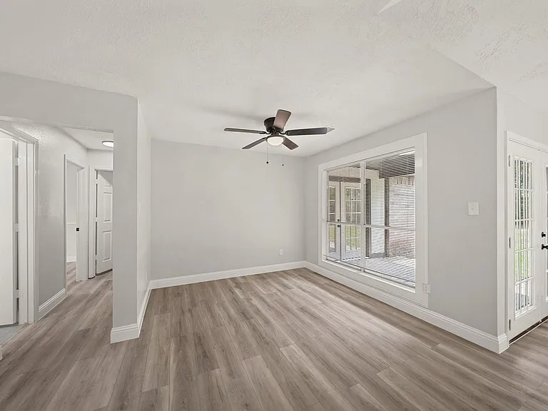 22039 Rivermead Dr — Photo 4