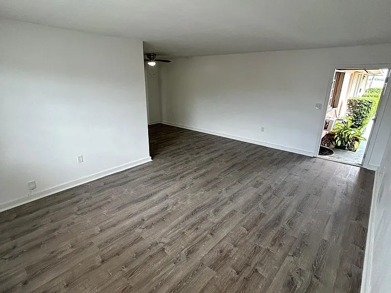 7624 Pembroke Rd #D — Photo 2