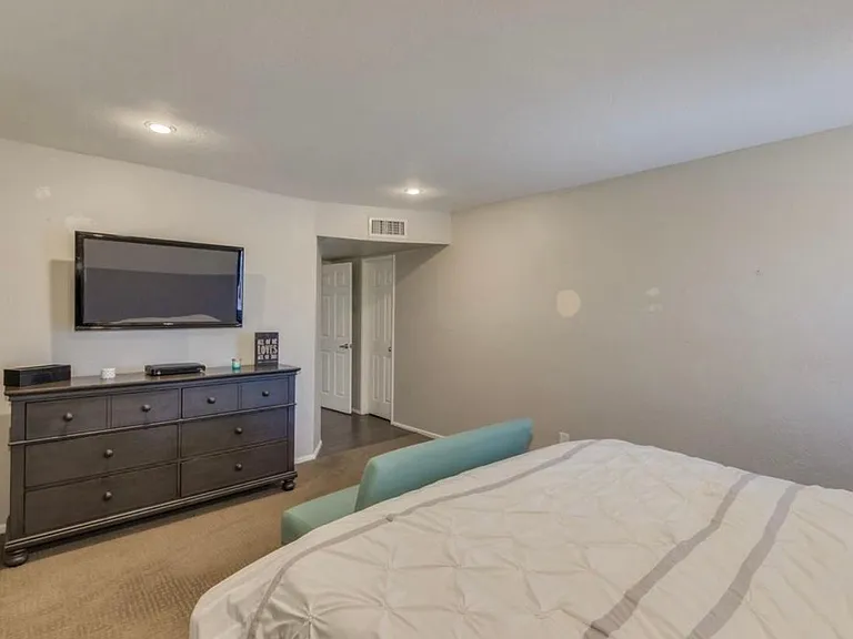 5837 N 8th Pl — Photo 12