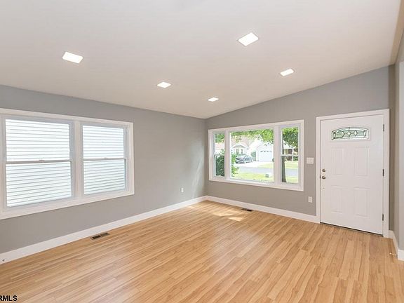 4th image of 704 Osprey Ct