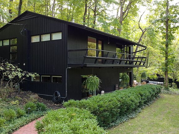 2nd image of 1402 W Rollins Rd