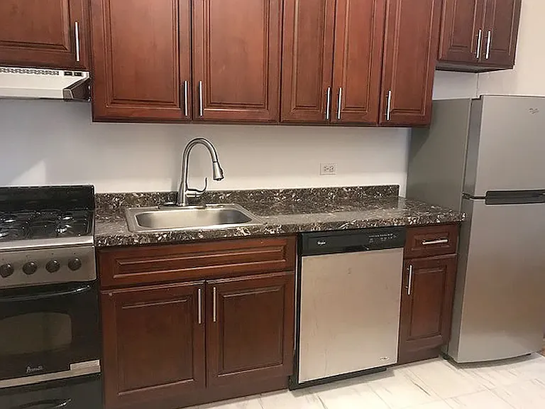 105 E 10th St #4D — Photo 1
