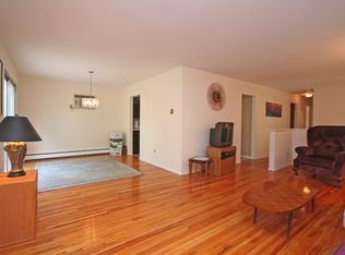 54 Red Oak Ln, Mount Kisco, NY 10549