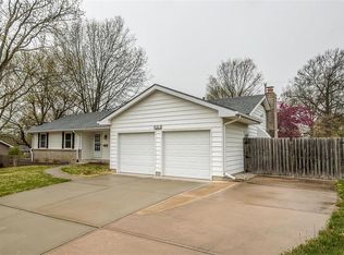 300 SW Sunset Dr, Lees Summit, MO 64081