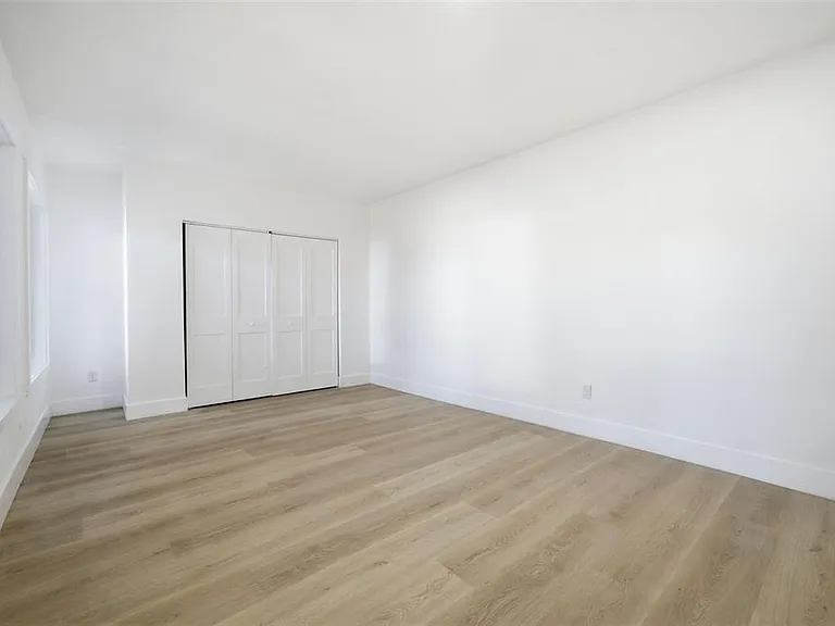2317 Grove St — Photo 6