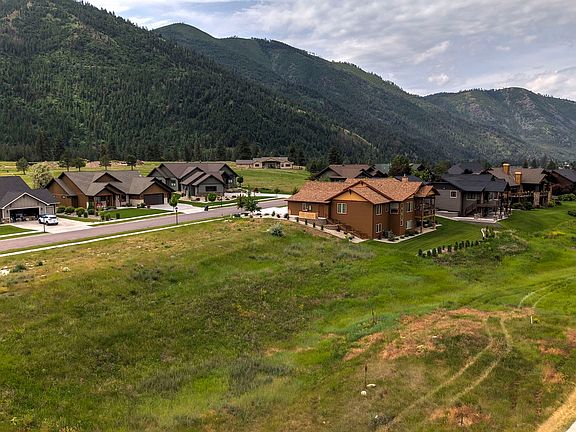 3rd image of 5525 Canyon River Rd