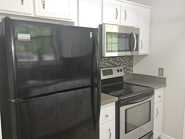 1269 Windrow Dr — Photo 4