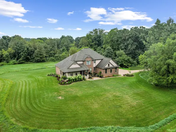575 E Maple Rd, Milford, MI 48381