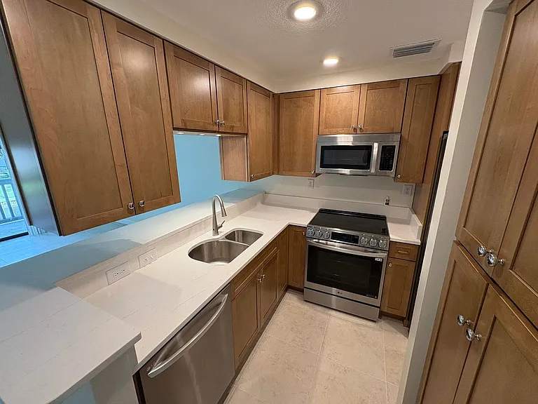 314 Westlake Ct — Photo 5